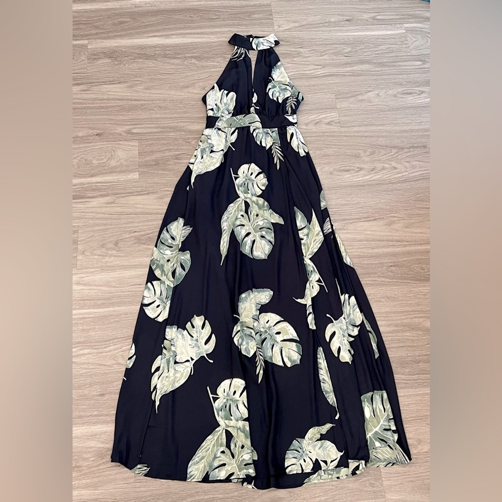 Dress Forum Los Angeles stall blue tropical halter maxi dress.Size:S.Gently Used